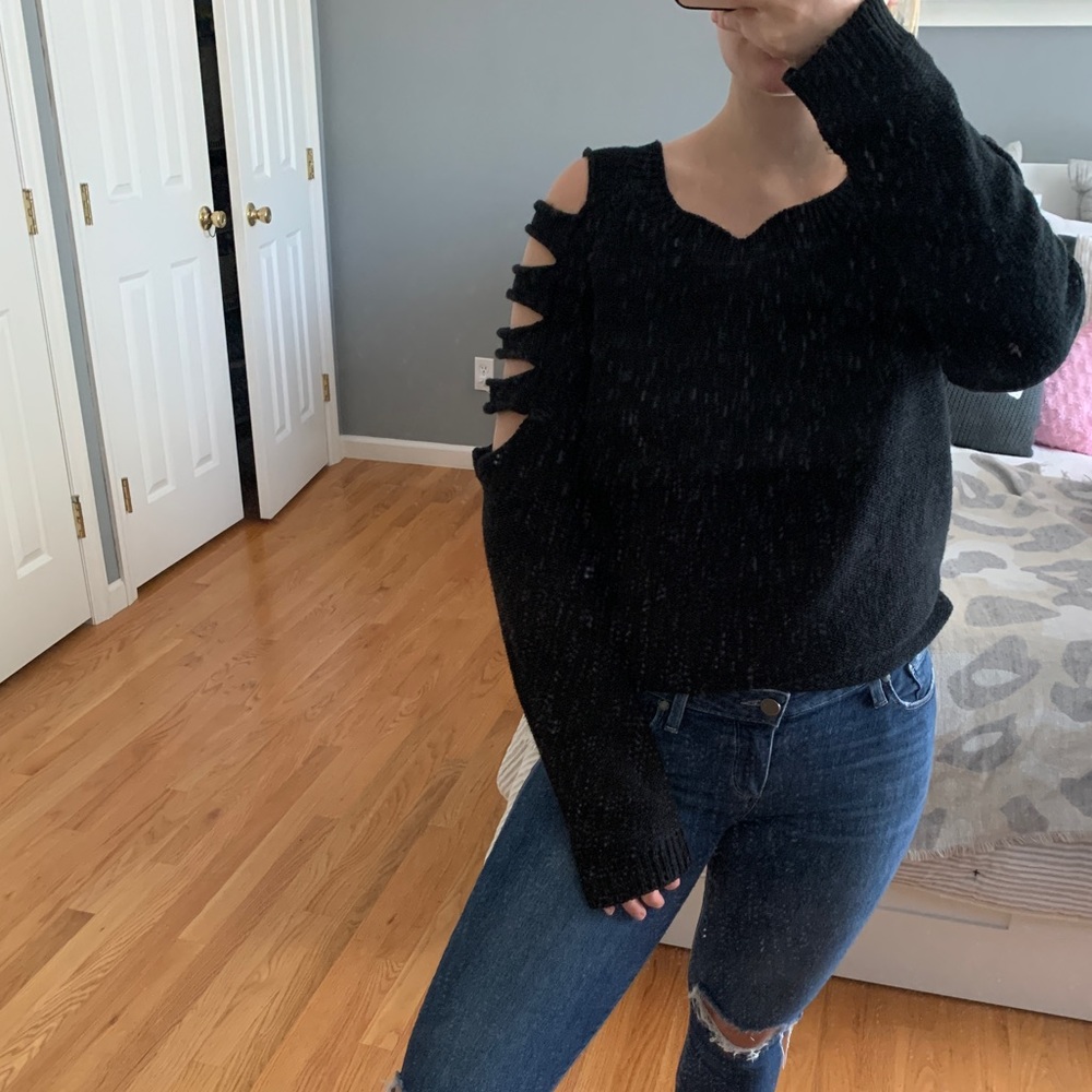 BLACK SWEATER - Picture 2 of 7